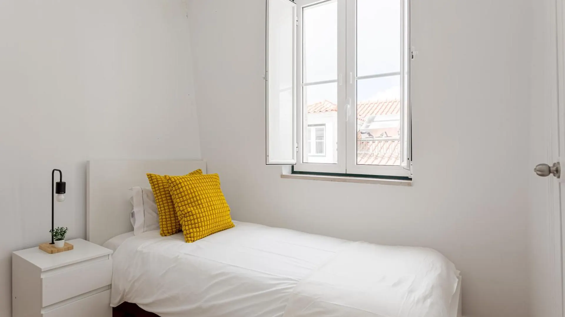 3-Bed Flat Retreat By Sao Jorge Castle Apartment Lisbon
