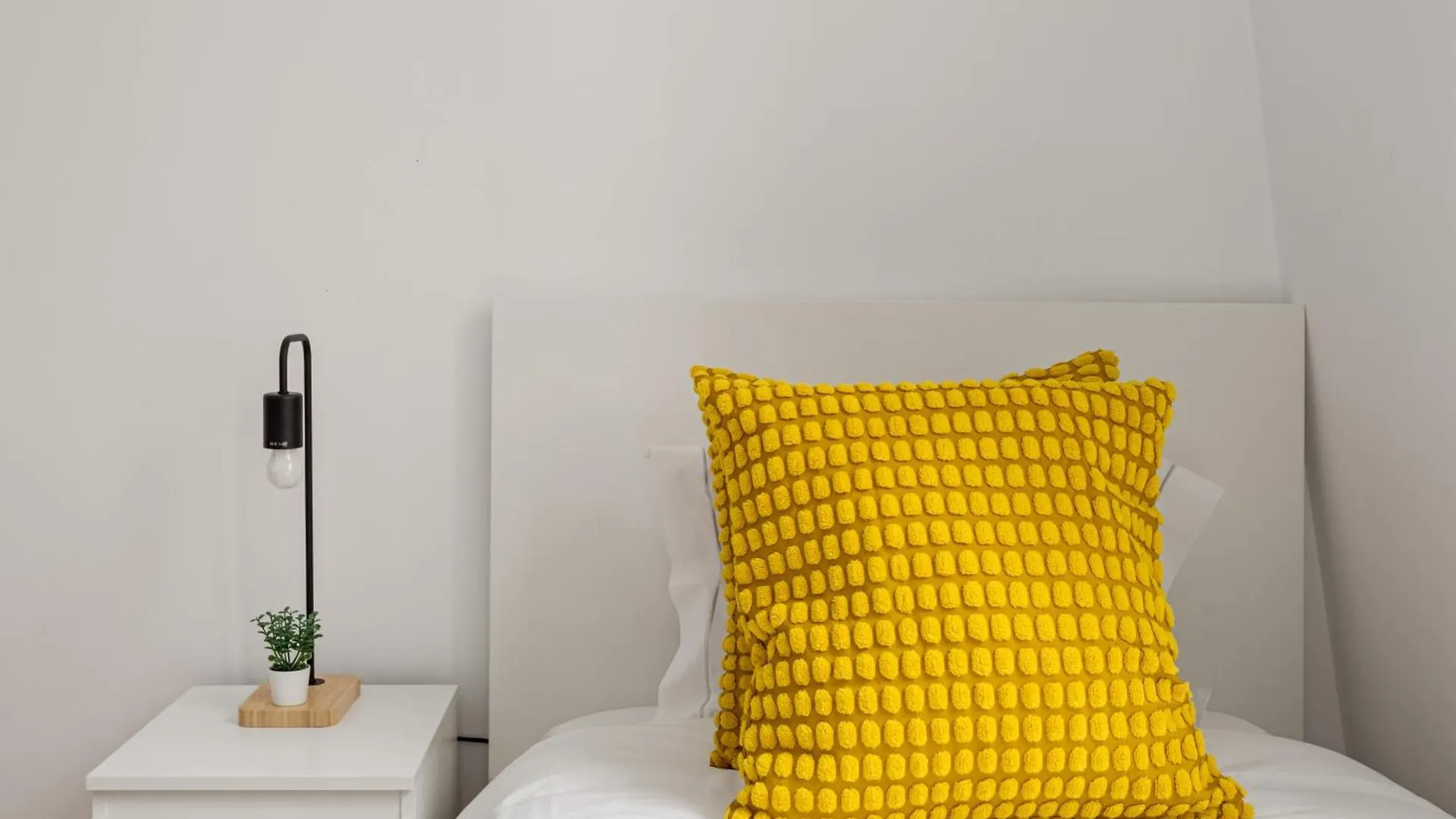 3-Bed Flat Retreat By Sao Jorge Castle Apartment Lisbon 0*,